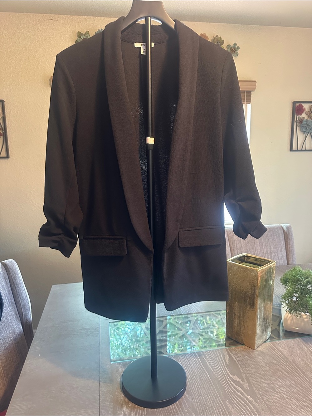 Black  Collar Blazer Women's. Perfectly paired up with a pair of denim jeans.